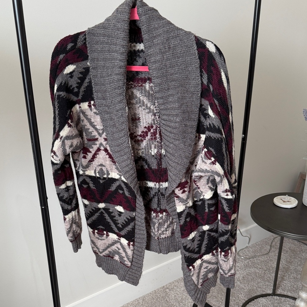 American Eagle Cozy Gray and Burgundy Patterned Women's Sweater